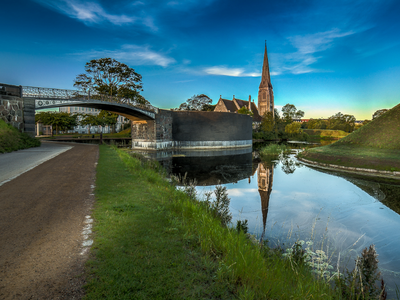 Den Engelske kirke set fra Kastellet i Kbh. en smuk sommerdag
