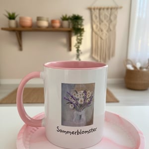 kop, lyserød med blomstermotiv – produktbillede