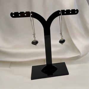 Sorte øreringe  – produktbillede