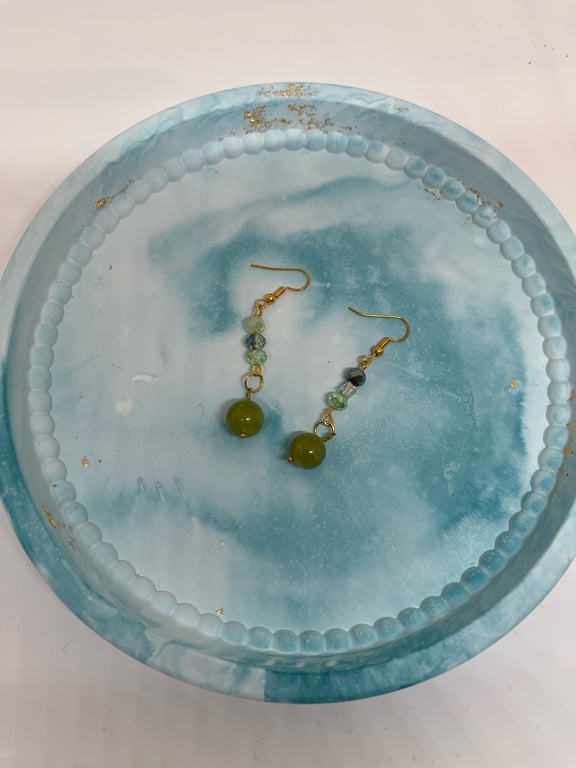 Efterårs øreringe med grønne perler og Jade sten. billede 4