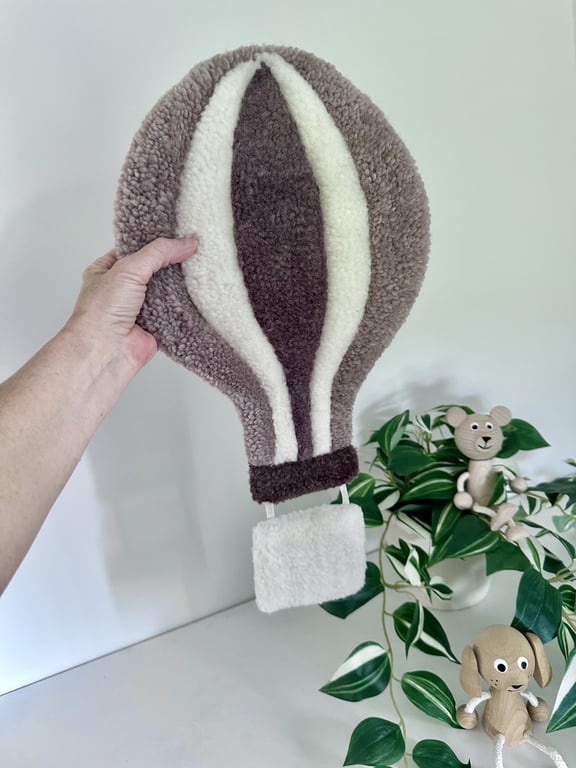 Tuftet luftballon - Håndlavet vægkunst i 100% uld.