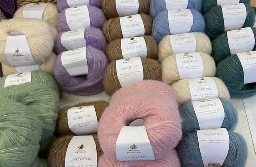 Tøse puf - strikket i 1 mohair tråd på pind 5 mm (2)