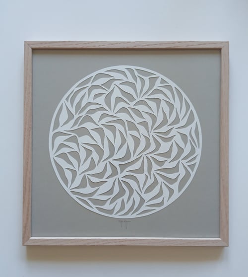 30x30cm papercut, beigegrå, indrammet  (2)