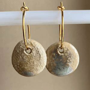 Øreringe - beige og kobberoxid – produktbillede