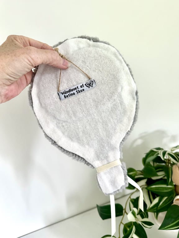 Tuftet farverig ballon (lille)- Håndlavet vægkunst i 100% uld. billede 4