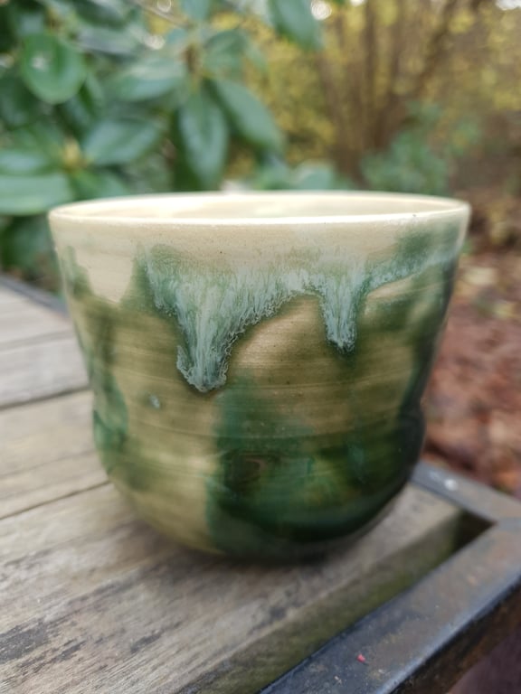 Mildt smilende ansigtskop uden hank billede 2