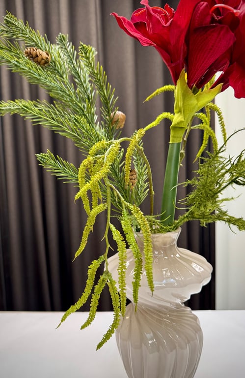 Rød amaryllis buket billede 3