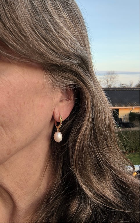 Cathy øreringe /  Ferskvandsperler / Zirkonia 