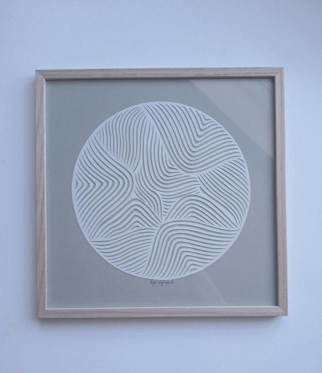 30x30cm papercut, beigegrå, knækket hvid, Indrammet (3)