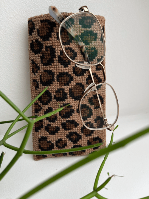 See the leopard brilleetui 2023-3 Str. 8,5 x 16,5 cm.