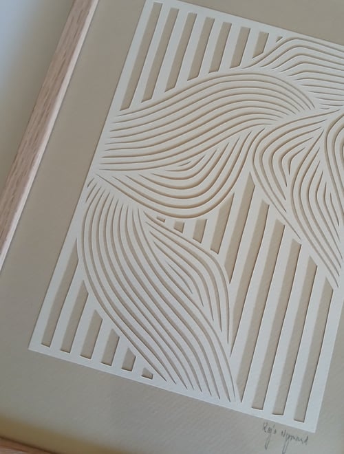 A4 papercut, beige, indrammet 