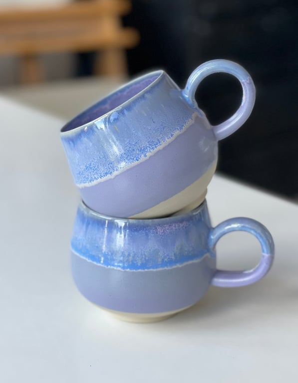 Buttet kop, lilla / cremehvid