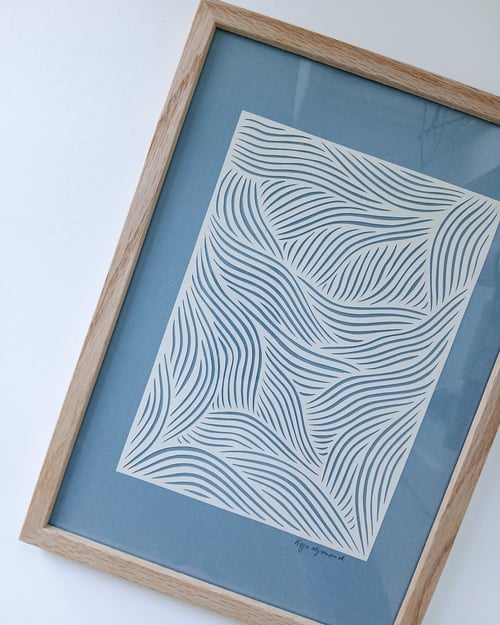 A4 papercut, dueblå, indrammet 