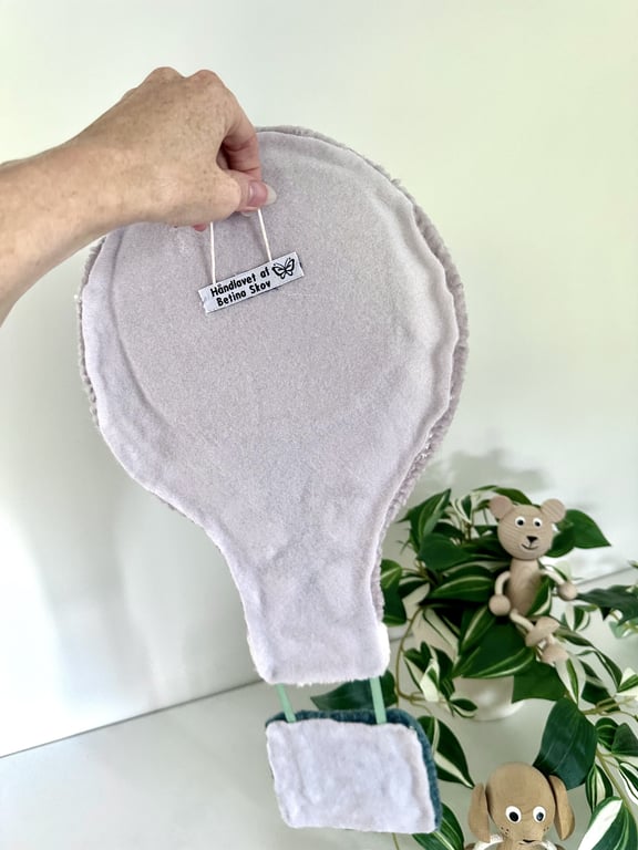 Tuftet luftballon- Håndlavet vægkunst i 100% uld. billede 4