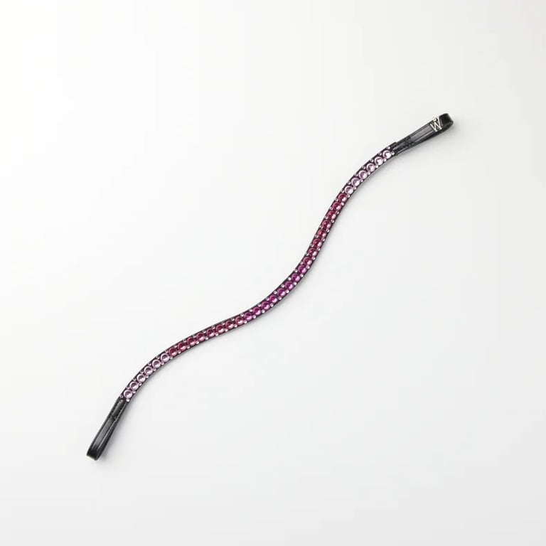 Hårspænde med lilla og pink sten i en buet form på hvid baggrund.