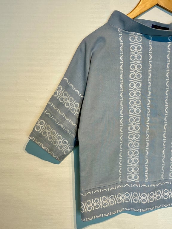 Trine-bluse i gråblå nuance billede 2