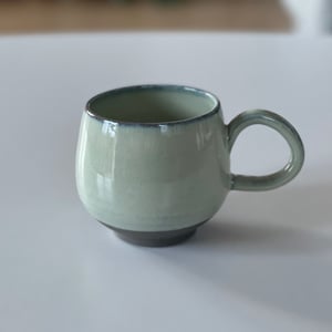 Buttet kop, mørkt ler, pebermynte – produktbillede