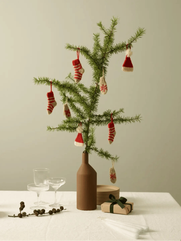 Opskrift: Nissesokker og vanter strikket i finuld billede 4