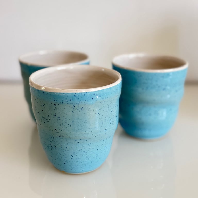 Spiralkrus lyseblå med nister og hvid