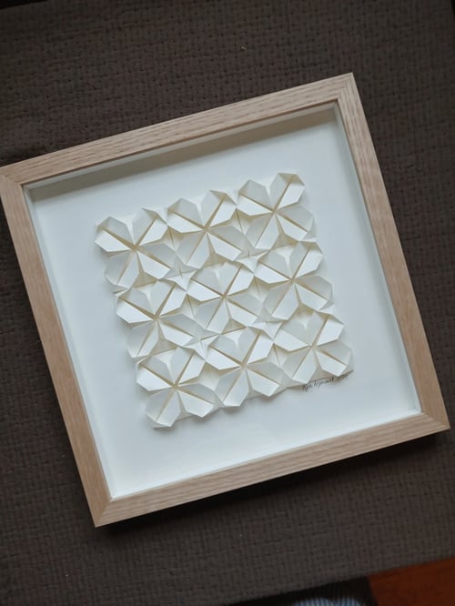 30x30cm foldet papirværk naturhvid, indrammet  (5)