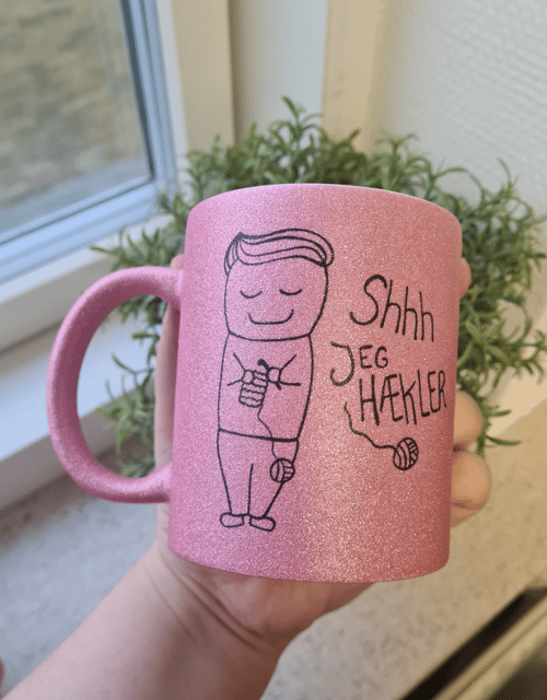 Krus: shhh jeg hækler (kort hår) Pink Glimmer (2)