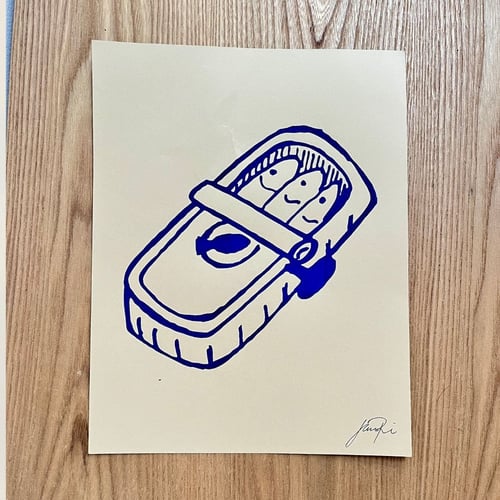 Sardiner i dåse – serigrafi i blå på tonet papir (2)