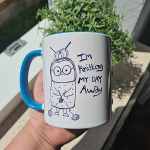 Krus: im knitting my day away Blå – produktbillede