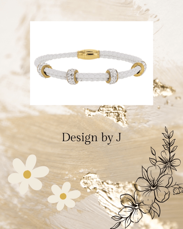 Hvidt smukt flet armbånd med forgyldte og glas sten.