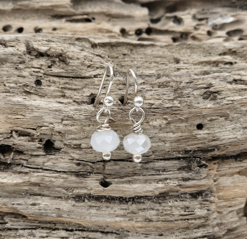 Ørekroge med månesten.