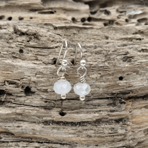 Ørekroge med månesten. – produktbillede