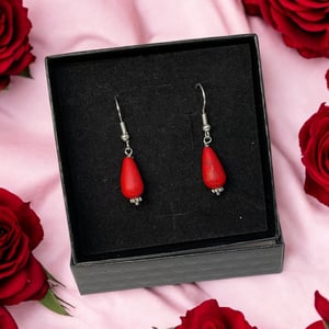 Røde øreringe  – produktbillede