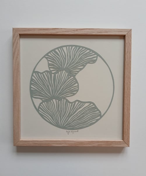 20x20cm papercut, blågrå, indrammet 