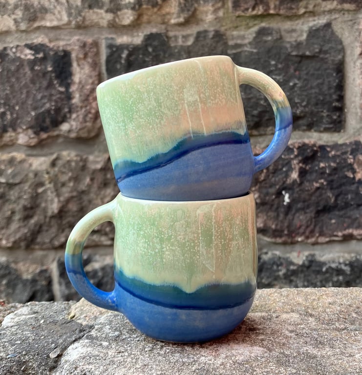 Hånddrejet kop med hank  billede 2