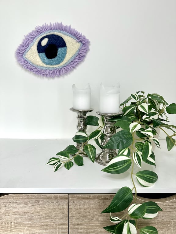 Tuftet øje som vægophæng – håndlavet i 100% uld 