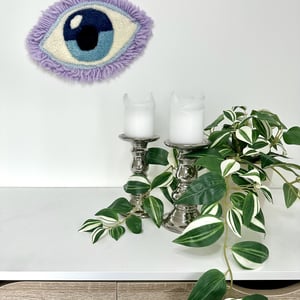 Tuftet øje som vægophæng – håndlavet i 100% uld  – produktbillede