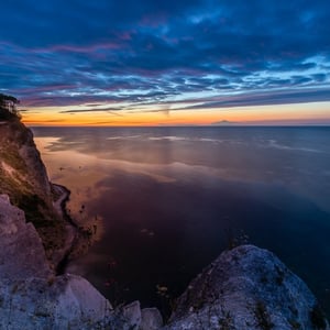 Udsigt fra Møns klint lige før solopgang – produktbillede