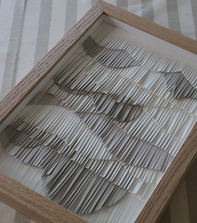 A4 papirværk, hvid, grå, indrammet