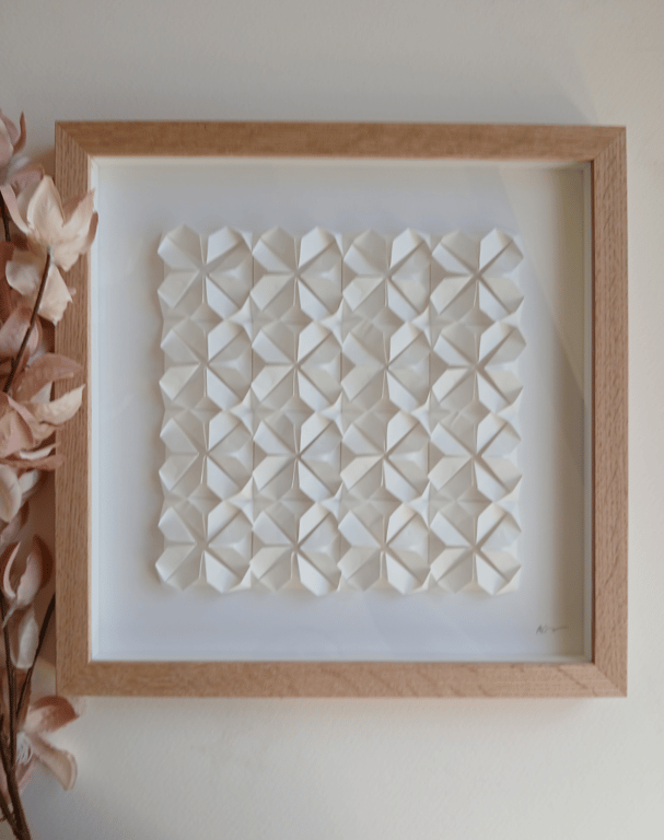 30x30cm Foldet papirværk. Hvid, indrammet  billede 4