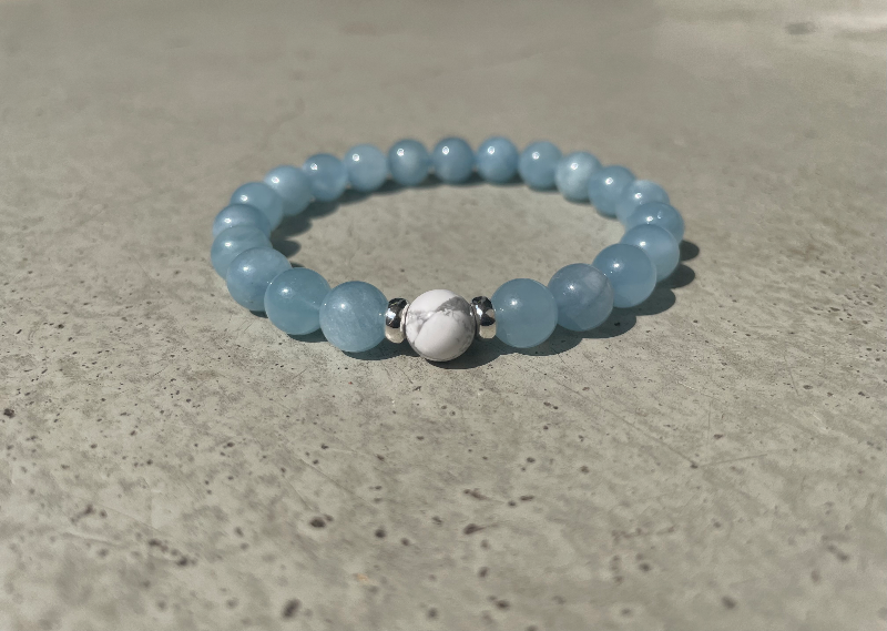 Akvamarin med Howlit