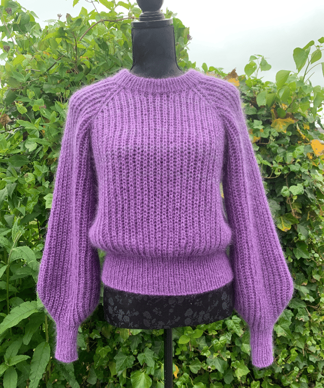 Keep your eyes on it sweater