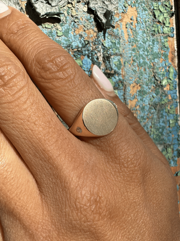 Signet ring i blank guld