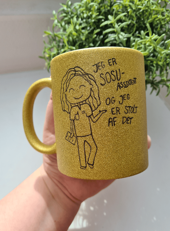 Krus: Jeg er SOSU-assistent og jeg er stolt af det Guld Glimmer