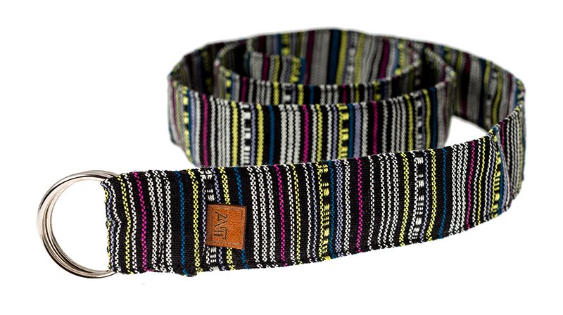 Bælte i skønt farvedesign med dobbelt-ring spænde