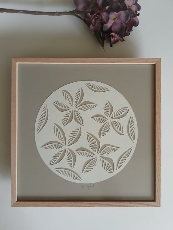 30x30cm papercut, beigegrå, indrammet  billede 3