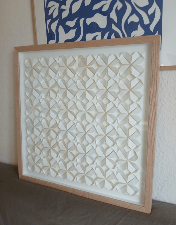  50x50cm foldet papirværk . Naturhvid,indrammet  billede 3