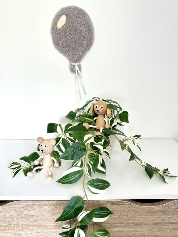 Tuftet farverig ballon (lille)- Håndlavet vægkunst i uld.