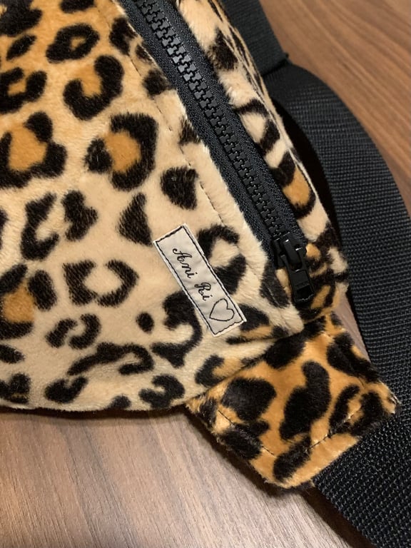 Stor bæltetaske i leopardstof billede 2