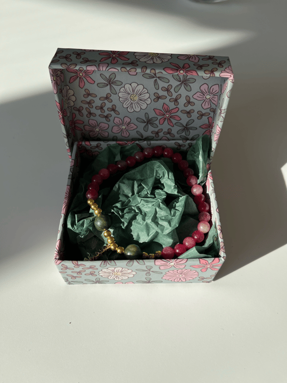 Armbånd i jade sten og agater, med et vedhæng "Mama" billede 5