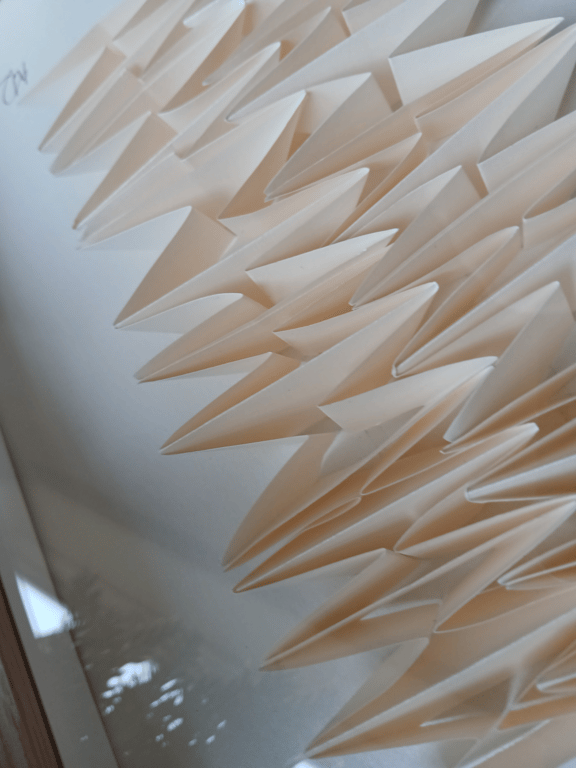 A4 foldet unika papirværk, champagne. indrammet  billede 3