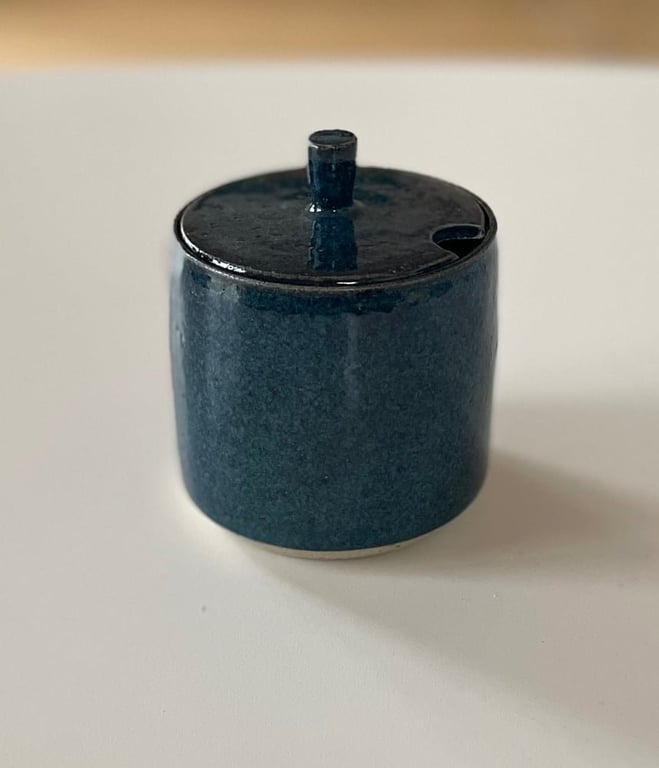 Lågkrukke med hul til ske, havblå